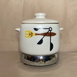 Vintage Stoneware Pot With Heating Pad
